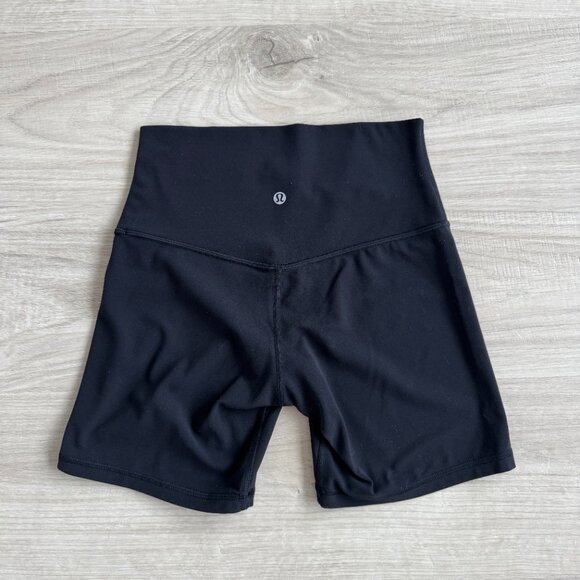 Lululemon Align High-Rise short in black size 6 - Picture 2 of 2